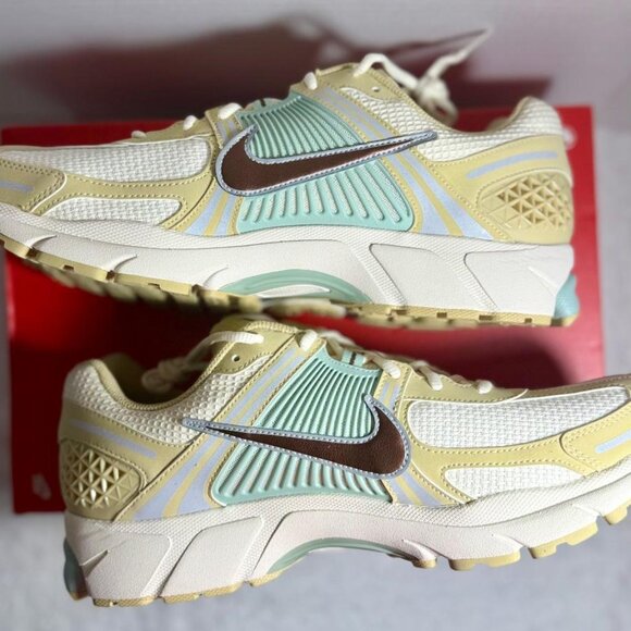 Nike Air Zoom Vomero 5 Team Gold Seafoam Size 12 - | **NEW** - Picture 8 of 11